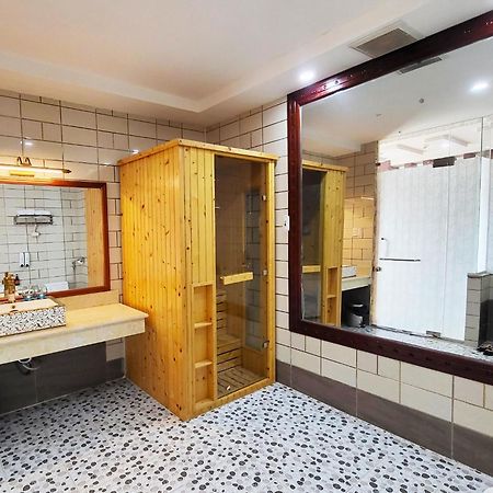 Hoang Son Hotel - 껀터 외부 사진